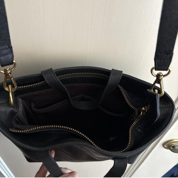 Madewell Transport Cross Body Bag in True Black Leather - Picture 6 of 9